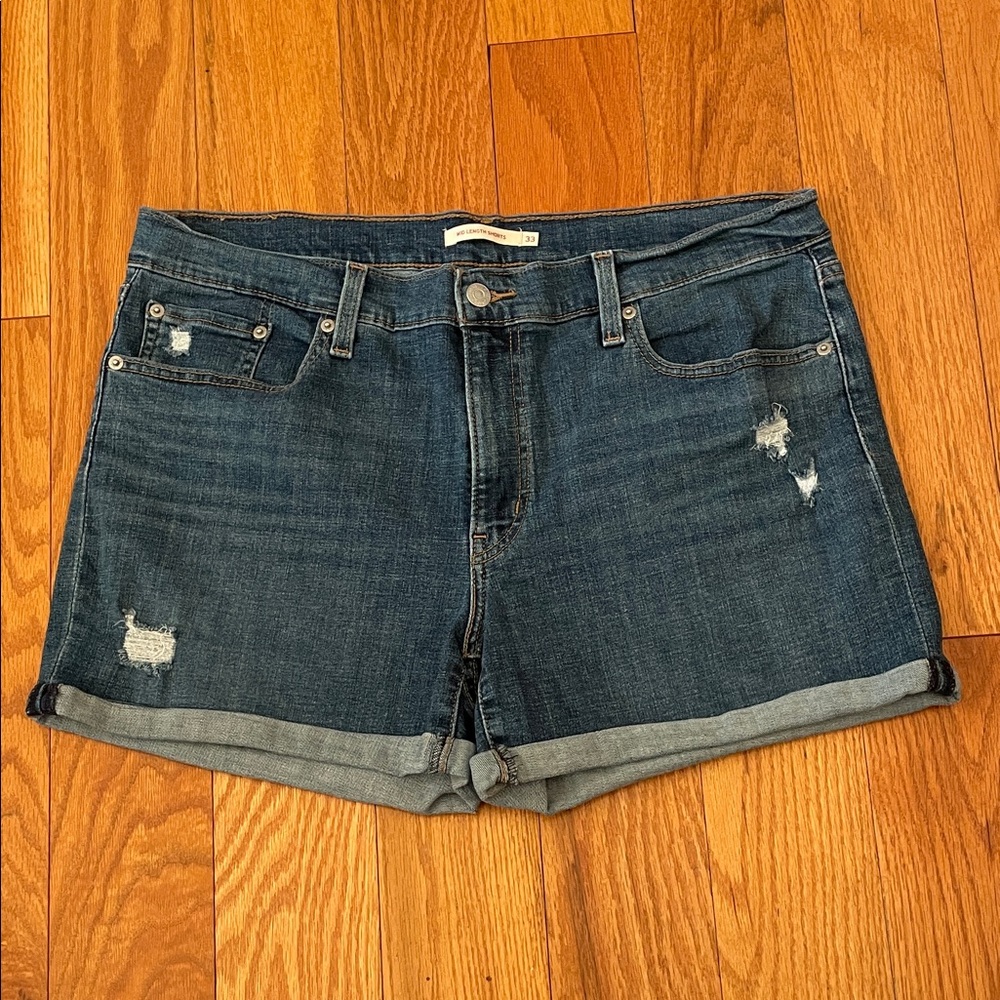 W33 Levi's Dark Blue Distressed Jean Shorts
